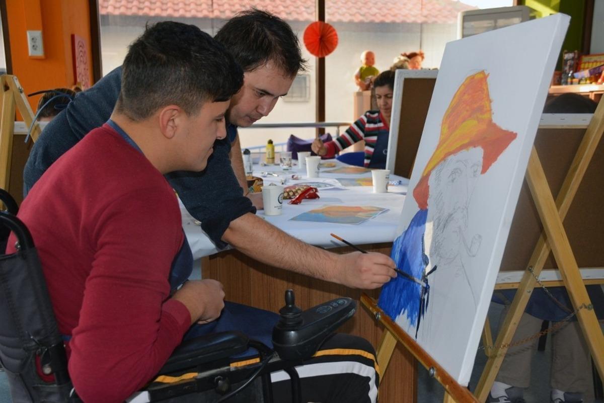 Kısa Mola Merkezleri &lsquo;Sanatta Engel Yok&rsquo; diyecek