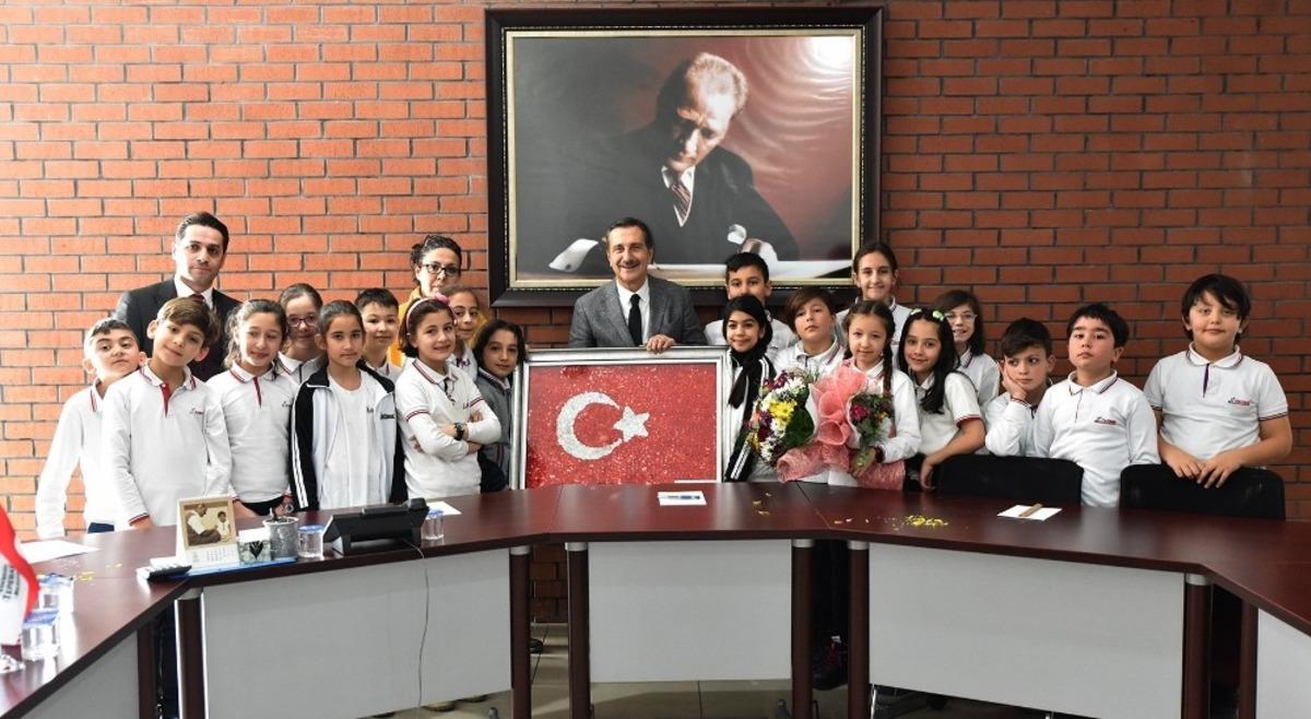 Başkan Ata&ccedil; &ccedil;ocuklara belediyeciliği anlattı