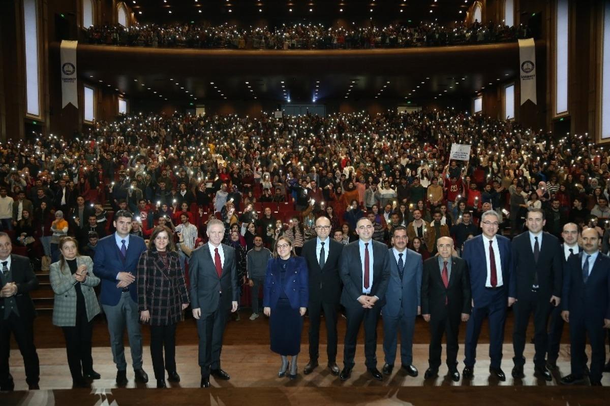 B&uuml;y&uuml;kşehir, &ouml;ğrencilere &ccedil;evrim i&ccedil;i eğitimle destek verecek