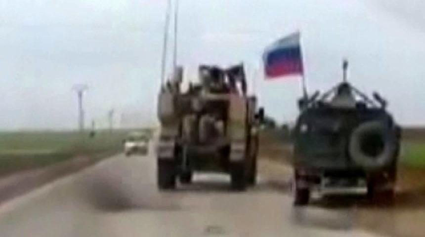 Kamışlı’da ABD zırhlı aracı, Ruslara ait zırhlı aracın önüne kırdı