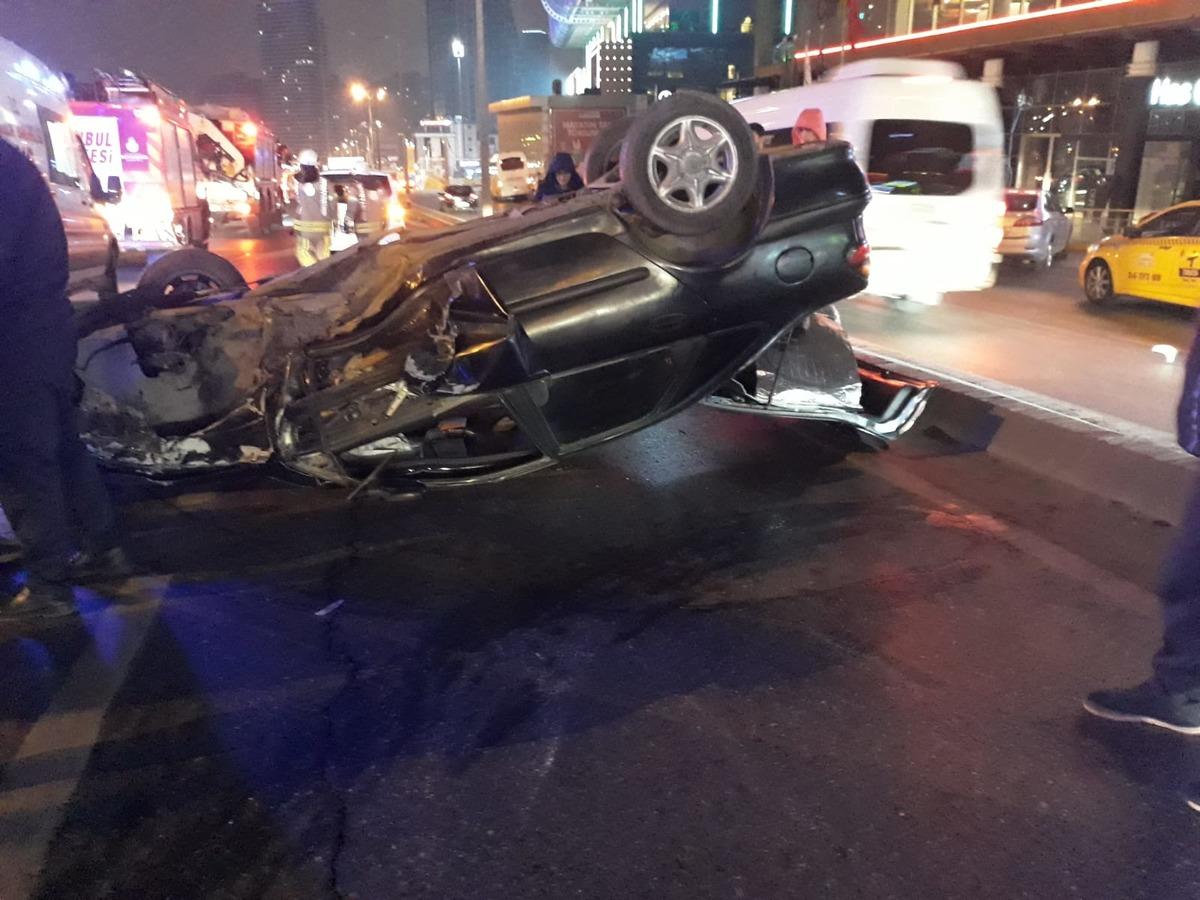 D-100 Karayolu'nda feci kaza! Yoldan ge&ccedil;enler yardıma koştu