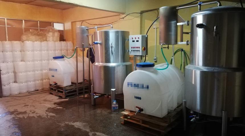 Ankara'da sahte i&ccedil;ki operasyonu: Binlerce litre alkol ele ge&ccedil;irildi