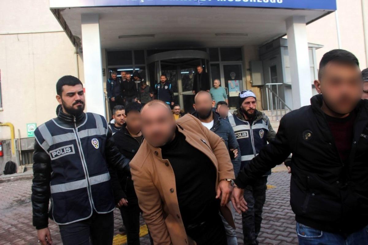 Kayseri&rsquo;de aranan şahıslara 120 polis ile şafak operasyonu: 32 g&ouml;zaltı