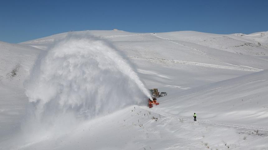 Van&rsquo;da 185 yerleşim yeri yolu ulaşıma kapalı
