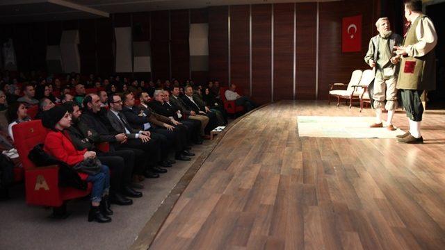 Moliere’in cimrisi İnegöllüleri kahkahaya boğdu