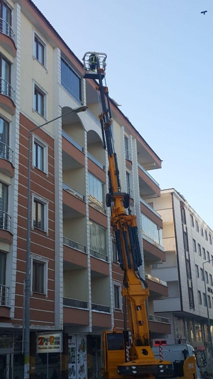 Buz sarkıtları temizlendi G4