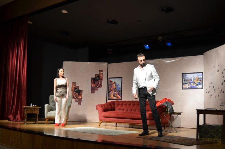 Ünlü isimlerin yer aldığı ’Bu kadar da olmaz’ oyunu Didim’de sahnelendi G2