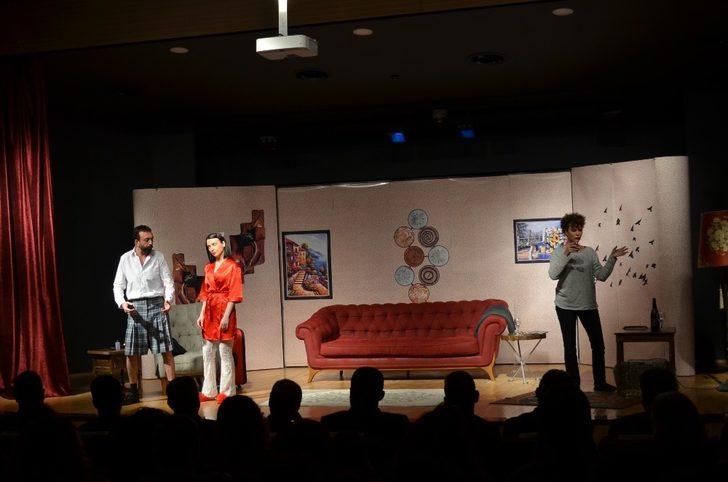 Ünlü isimlerin yer aldığı ’Bu kadar da olmaz’ oyunu Didim’de sahnelendi G3