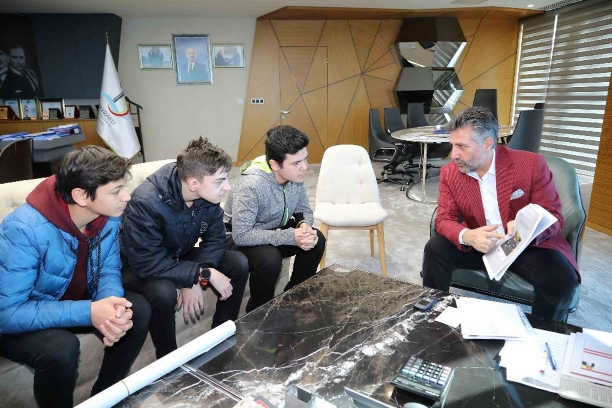 &Ccedil;evreci &ouml;ğrenciler Başkan Sandal&rsquo;a projelerini anlattı