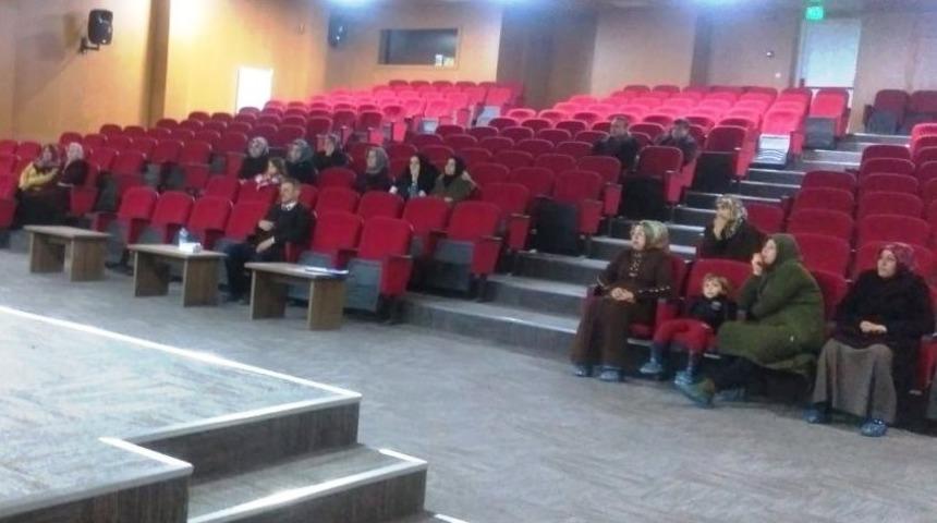 Hisarcık&rsquo;ta velilere &ldquo;Ergenlik D&ouml;nemi ve Mahremiyet&rdquo; konulu seminer