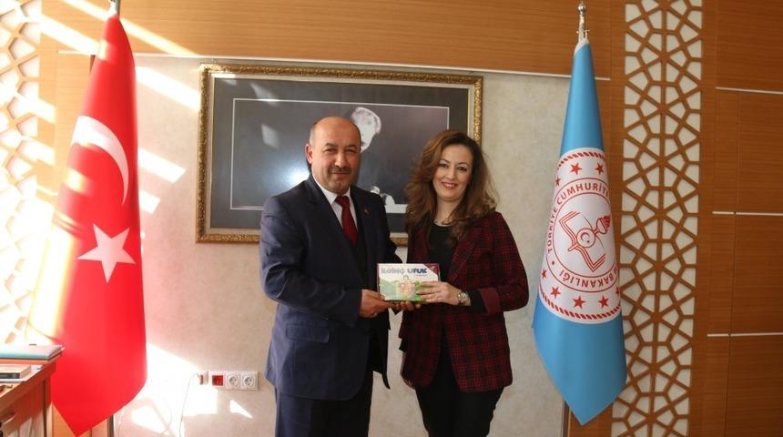 Yazar &ouml;gretmenden M&uuml;d&uuml;r Başyiğit&rsquo;e ziyaret