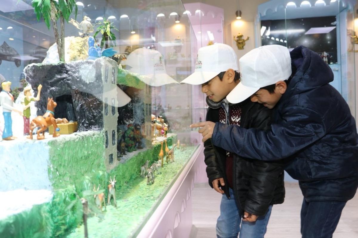 Oyuncak m&uuml;zesinde İngilizce dersi