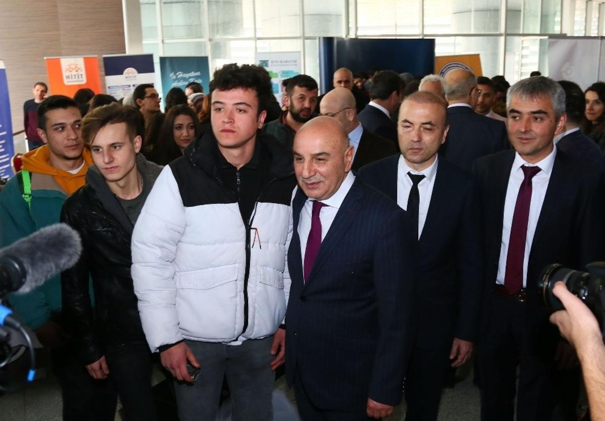 Ke&ccedil;i&ouml;ren&rsquo;deki kariyer fuarına 35 &uuml;niversite, 7 bin &ouml;ğrenci katıldı