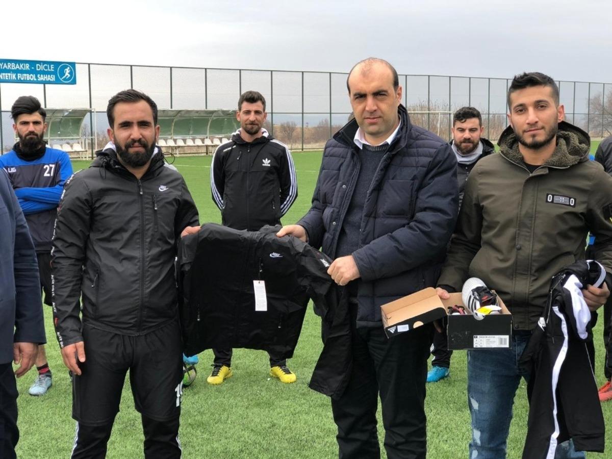 Kaymakam Demir&ccedil;in&rsquo;den Dicle Gen&ccedil;likspor&rsquo;a malzeme yardımı