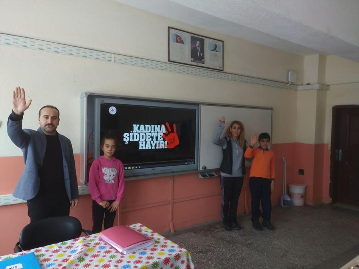 &Ouml;ğretmenler &ldquo;Kadına y&ouml;nelik şiddete&rdquo; dikkat &ccedil;ekmek i&ccedil;in kısa film &ccedil;ekti