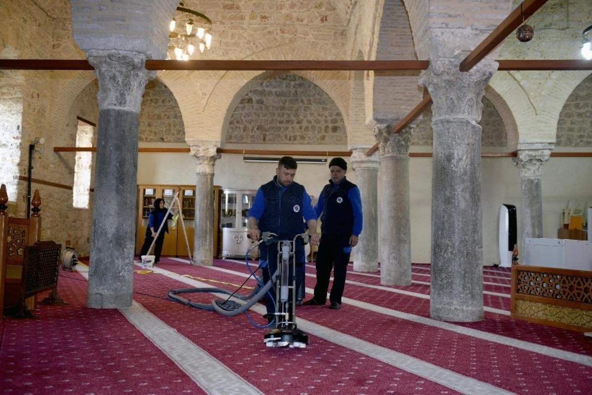 Kepez&rsquo;den Antalya&rsquo;ya cami temizliği hizmeti