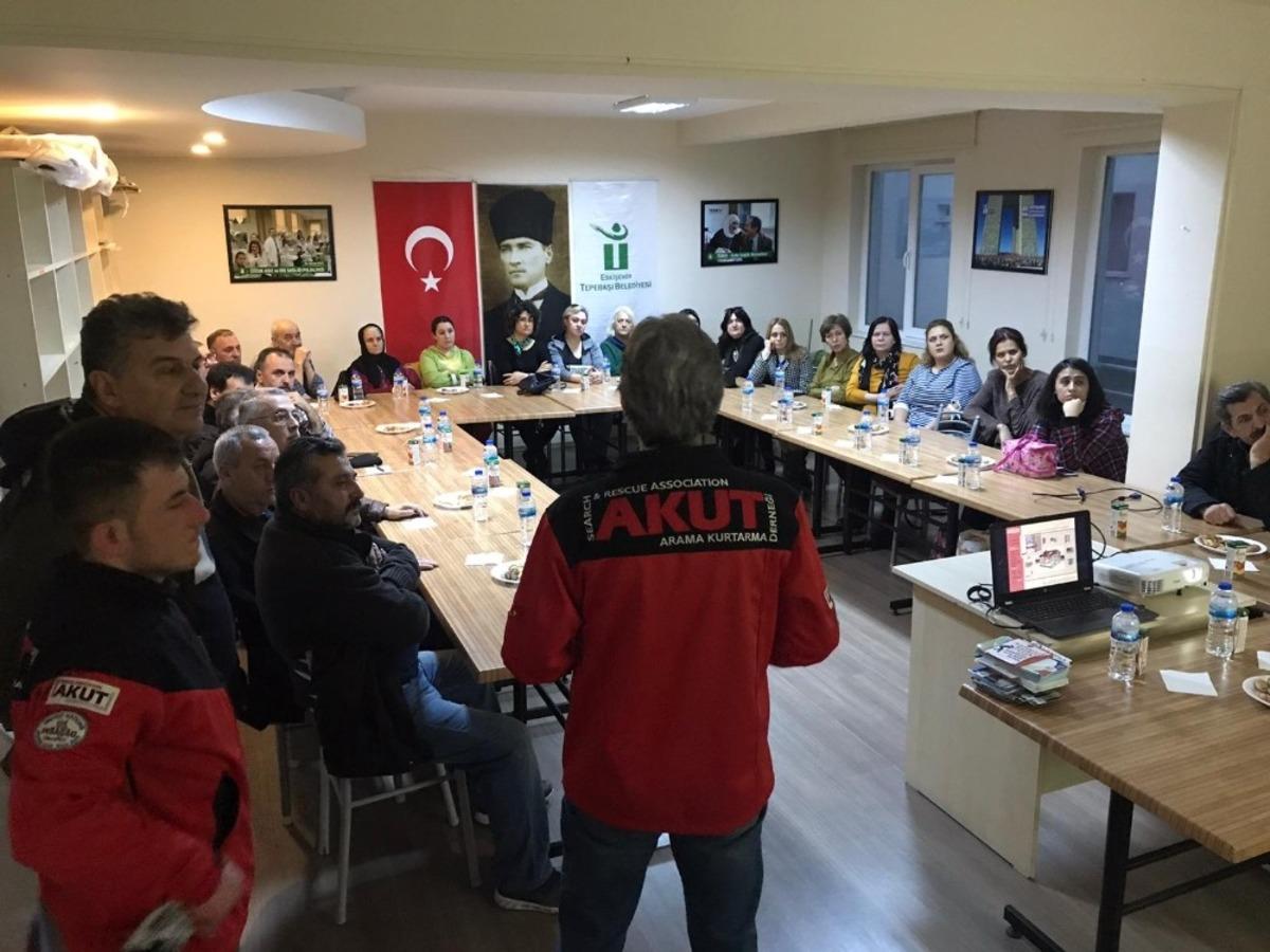 Bah&ccedil;elievler&rsquo;de deprem eğitimi verildi