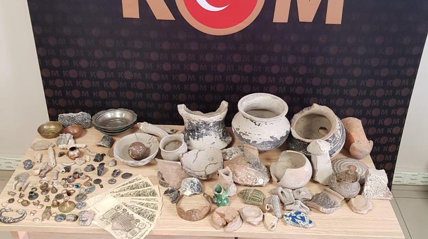 Sivas'taki operasyon 157 par&ccedil;a tarihi eser ele ge&ccedil;irildi