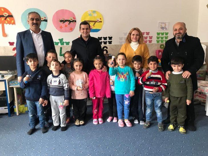 Kaymakam anaokulu öğrencileri ile çocuklar gibi eğlendi G1