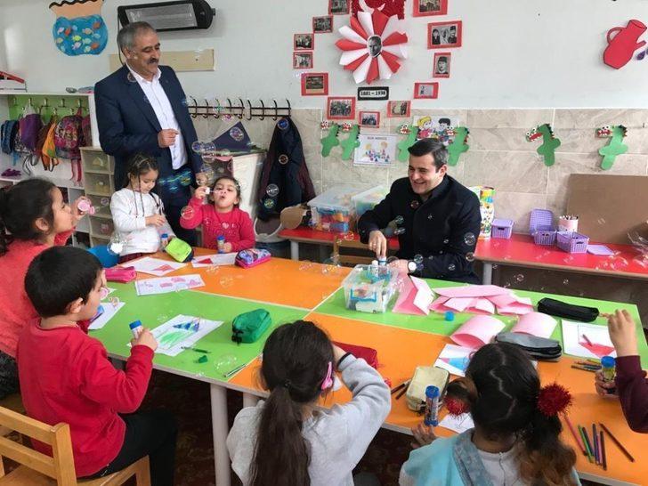 Kaymakam anaokulu öğrencileri ile çocuklar gibi eğlendi G2