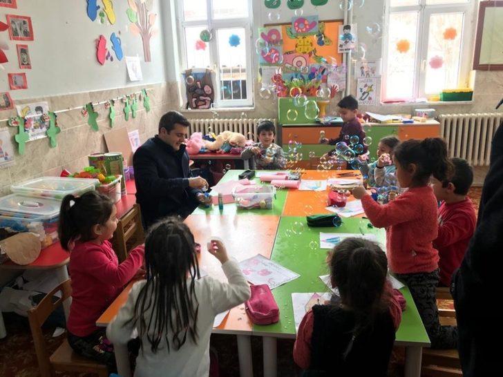 Kaymakam anaokulu öğrencileri ile çocuklar gibi eğlendi G3