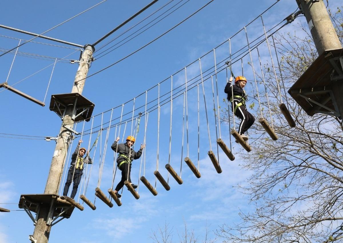 SUB&Uuml; &ouml;ğrencileri Macerapark parkurlarında adrenalin dolu bir g&uuml;n ge&ccedil;irdi