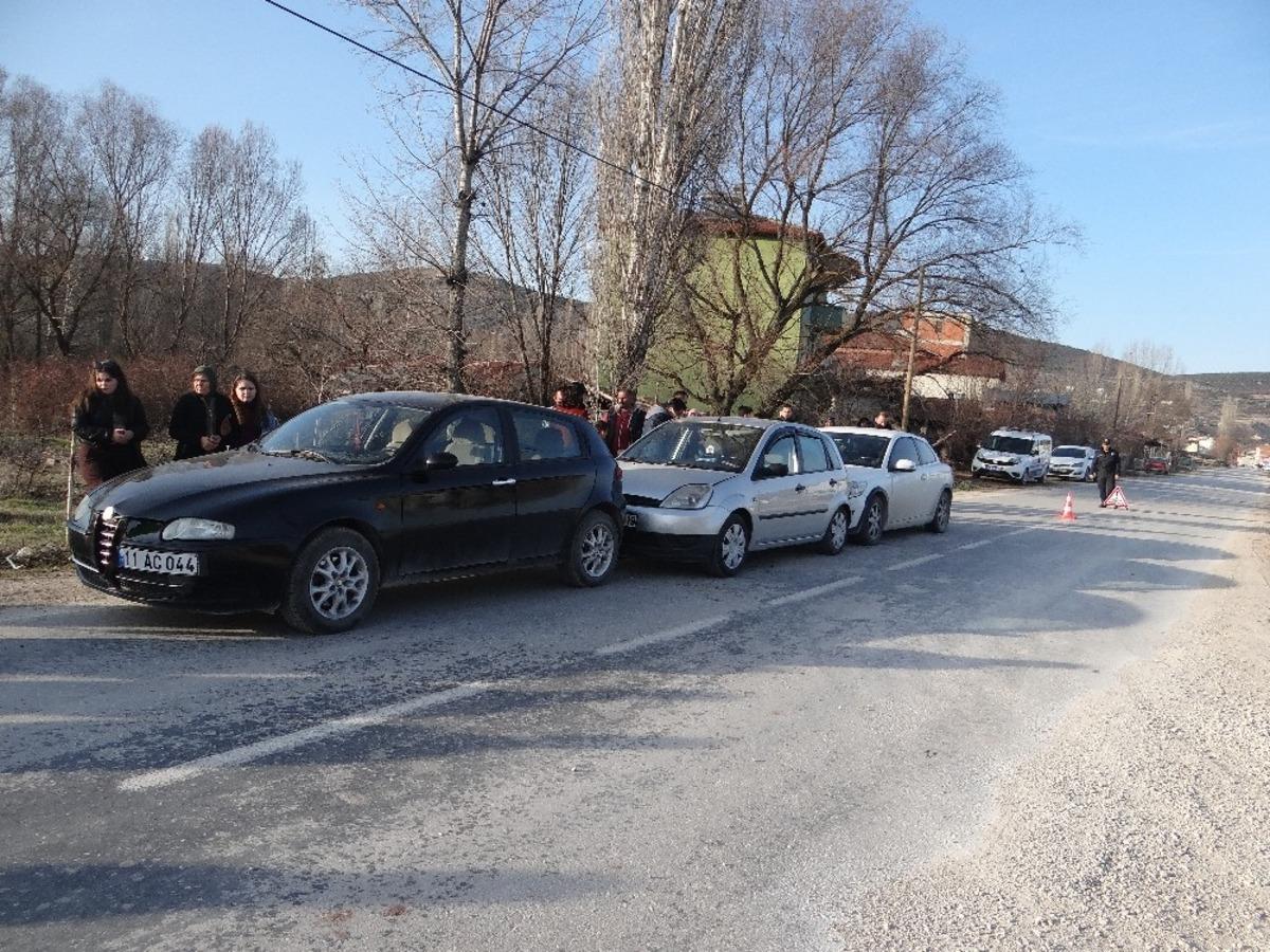 Bilecik&rsquo;te zincirleme trafik kazası: 3 yaralı