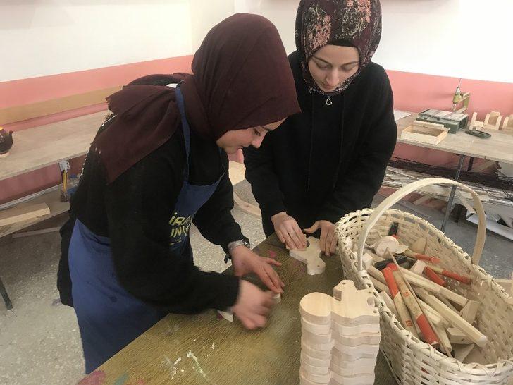 Ahşap, öğrencilerin elinde sanata dönüşüyor G2