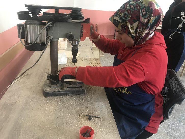 Ahşap, öğrencilerin elinde sanata dönüşüyor G3
