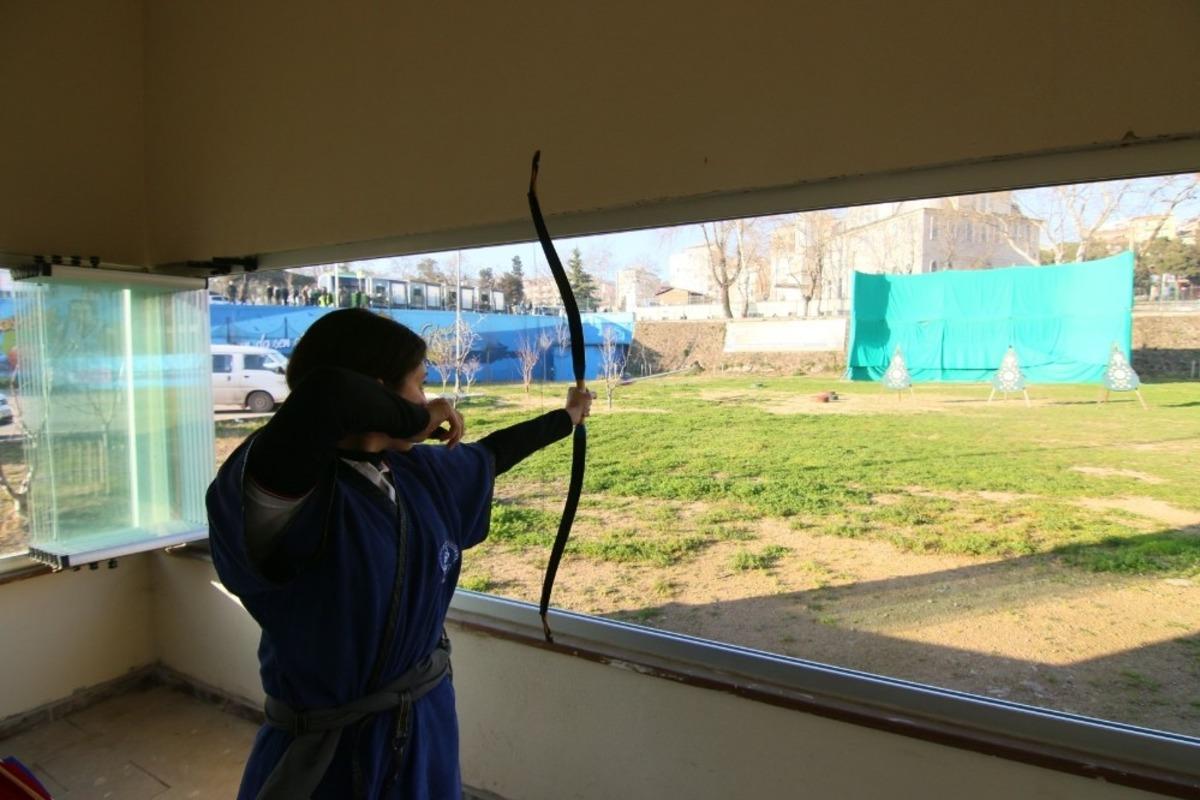 Kağıtsporlu ok&ccedil;ular madalya i&ccedil;in yola &ccedil;ıktı