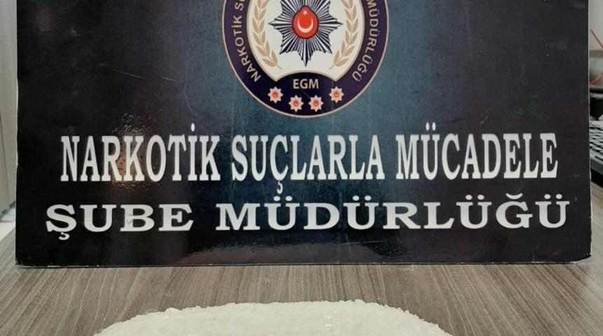 Otomobilin &ccedil;amurluğunda uyuşturucu