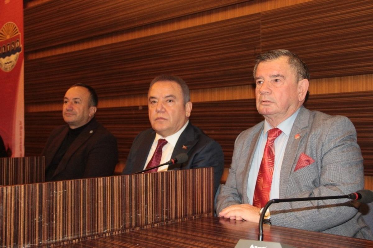 Başkan B&ouml;cek Alanya&rsquo;da turizmcilerle buluştu