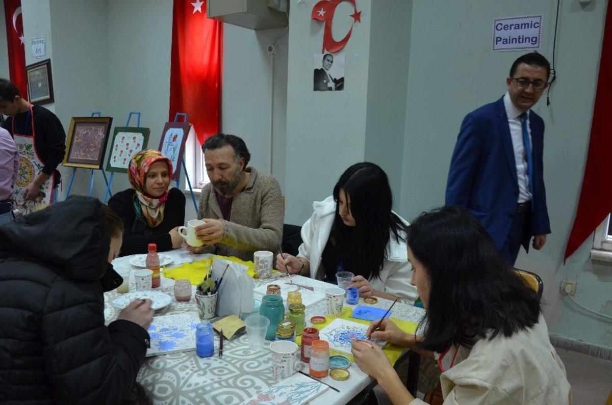Yabancı &ouml;ğrenciler T&uuml;rk el sanatlarını &ouml;ğrendi