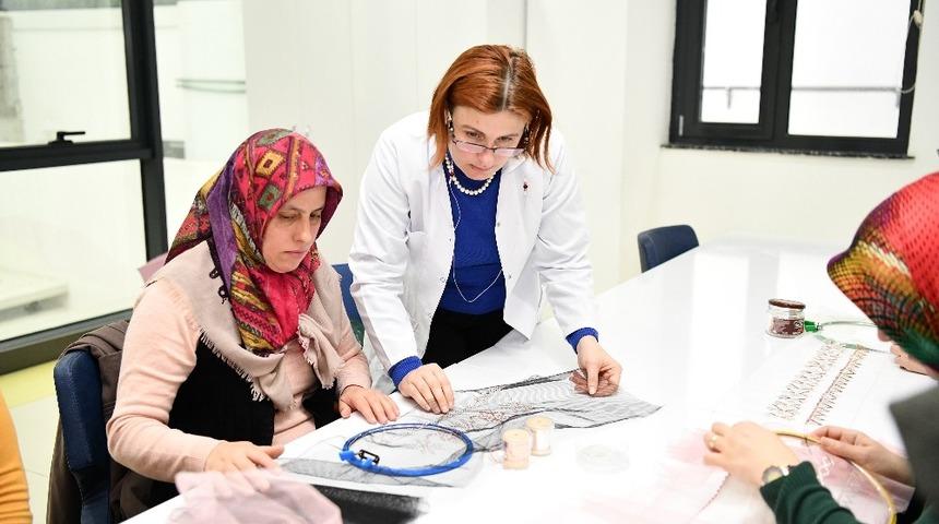 &Ccedil;ayırova&rsquo;da tel kırma ve dikiş kursu devam ediyor