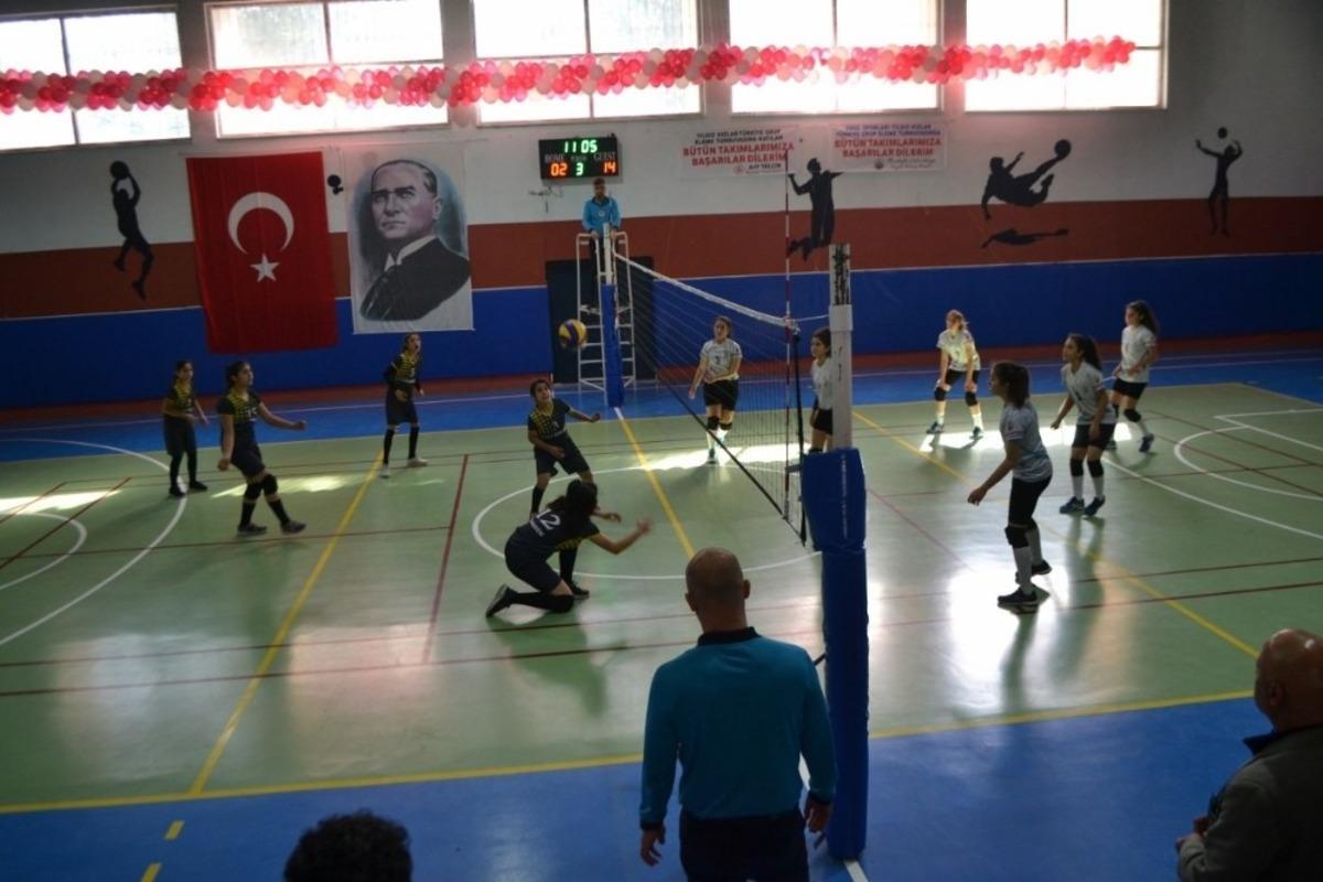 T&uuml;rkiye Yıldız Kızlar Voleybol M&uuml;sabakaları başladı