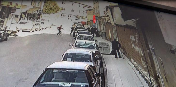 Eski eşi ve akrabasını sokak ortasında bıçakladı! Kendini  böyle savundu: Bana büyü yapıldı G1