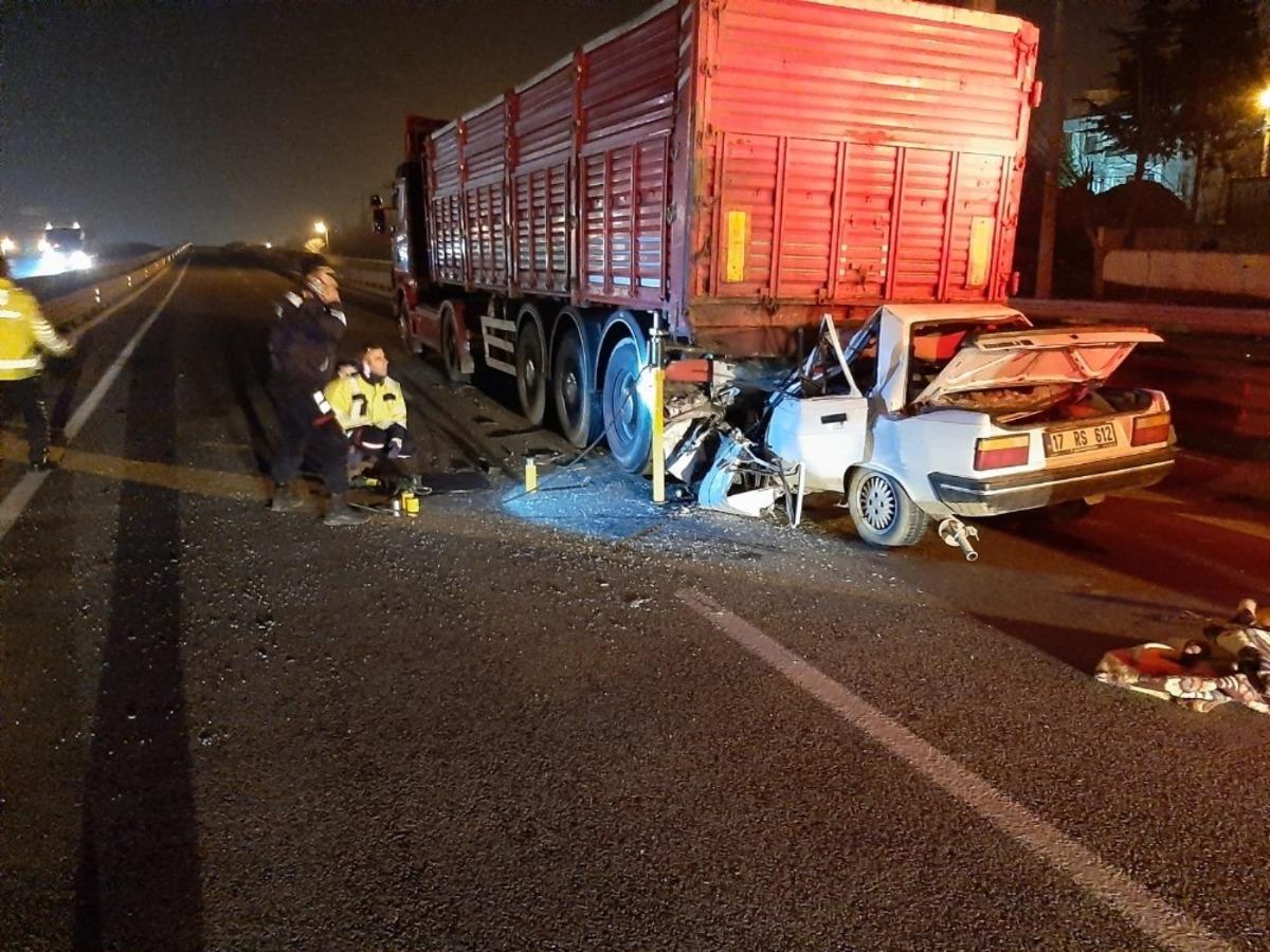 Kamyona arkadan &ccedil;arpan s&uuml;r&uuml;c&uuml;, kaza yerinde hayatını kaybetti