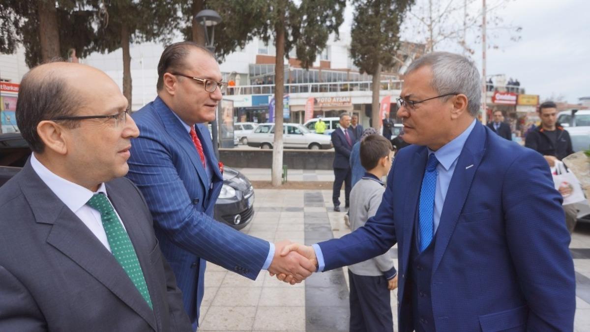 Vali Deniz il&ccedil;elerin sorunlarını yerinde tespit ediyor