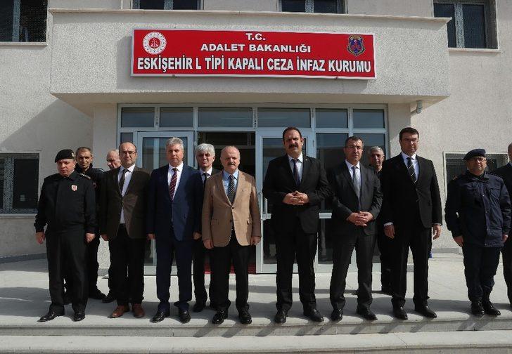 Vali Çakacak, Ceza İnfaz Kurumlarını ziyaret etti G1