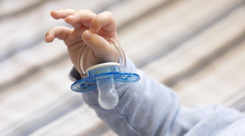 Çocuklara emzik ve biberonu reçele batırıp vermeyin