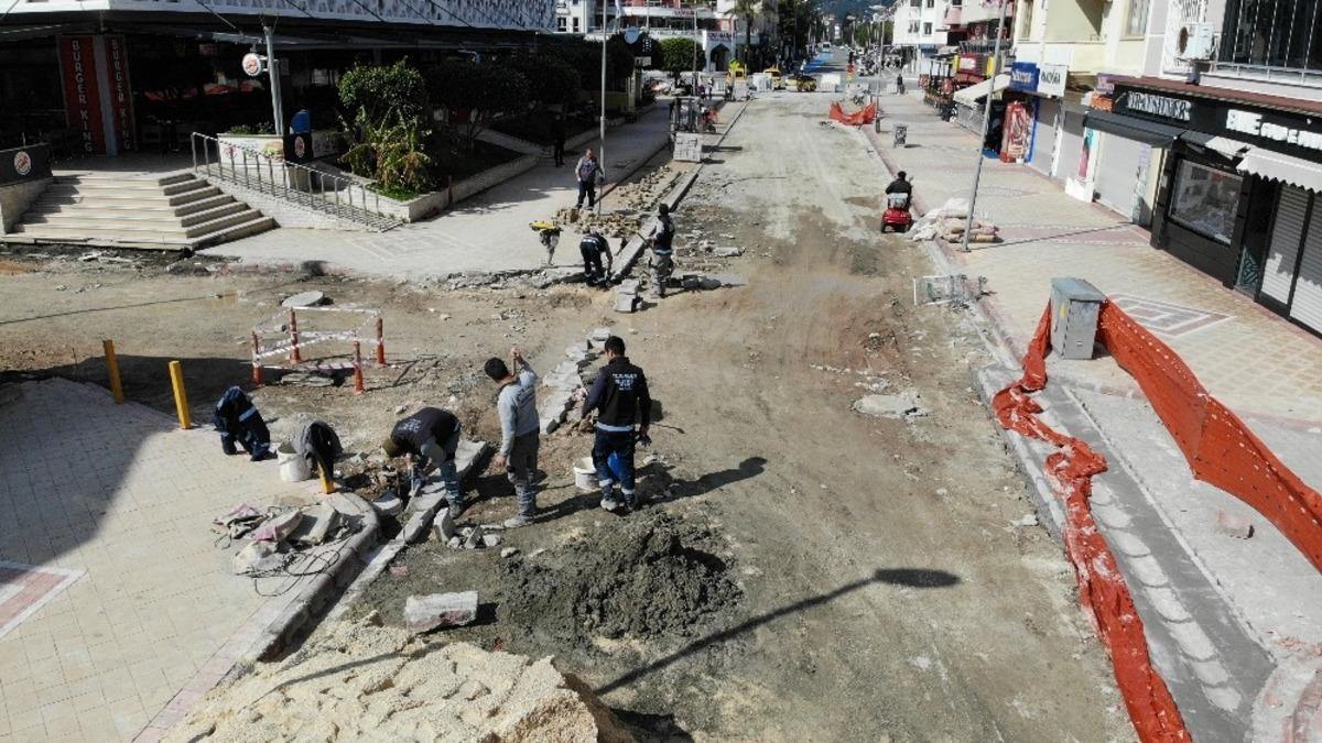 Marmaris&rsquo;te fen işleri ekipleri aralıksız &ccedil;alışıyor