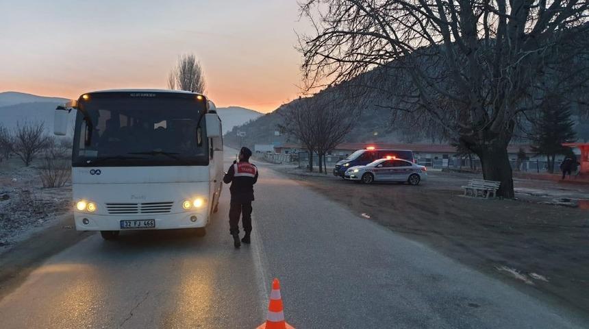 Jandarma, kurallara uymayan 62 aracı trafikten men etti