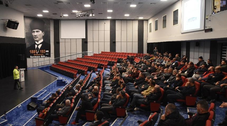 Muratpaşa Belediyesi s&uuml;r&uuml;c&uuml;lerine "Trafik G&uuml;venliği Eğitimi" verildi