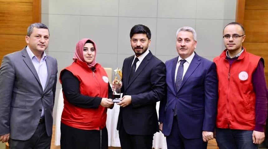 &lsquo;G&uuml;l&uuml;mseyin Geliyoruz&rsquo; projesine &ouml;d&uuml;l