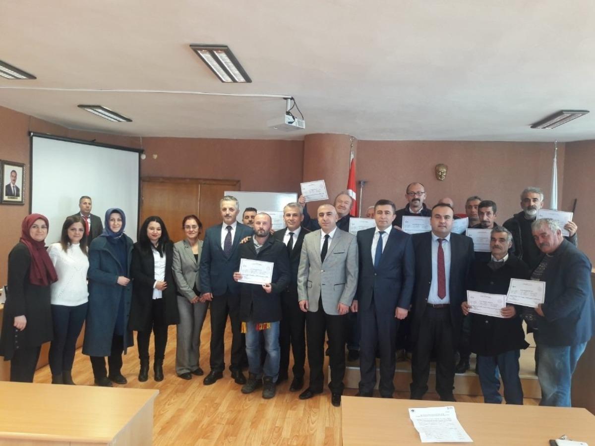 Y&uuml;k&uuml;ml&uuml; kursiyerlere sertifika t&ouml;reni
