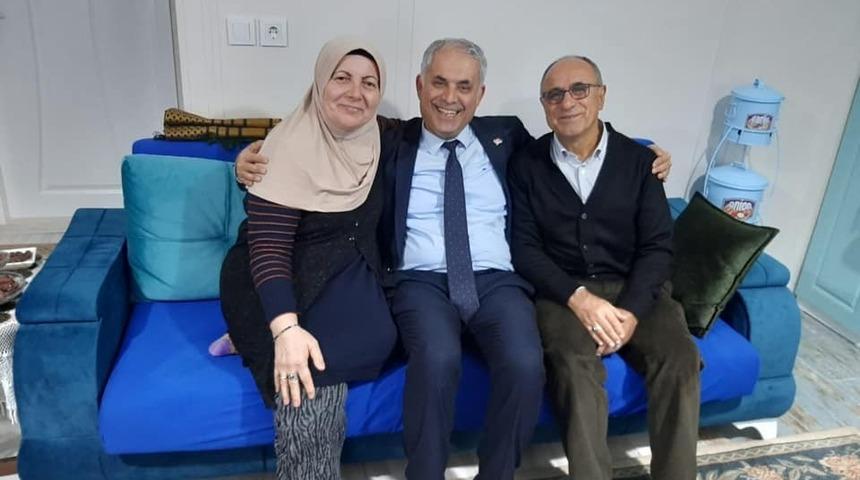 Başkan Yaman Umre&rsquo;den d&ouml;nen &ccedil;ifti ziyaret etti