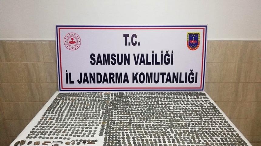 &lsquo;Amisos hazinelerini&rsquo; satamadan yakalandılar