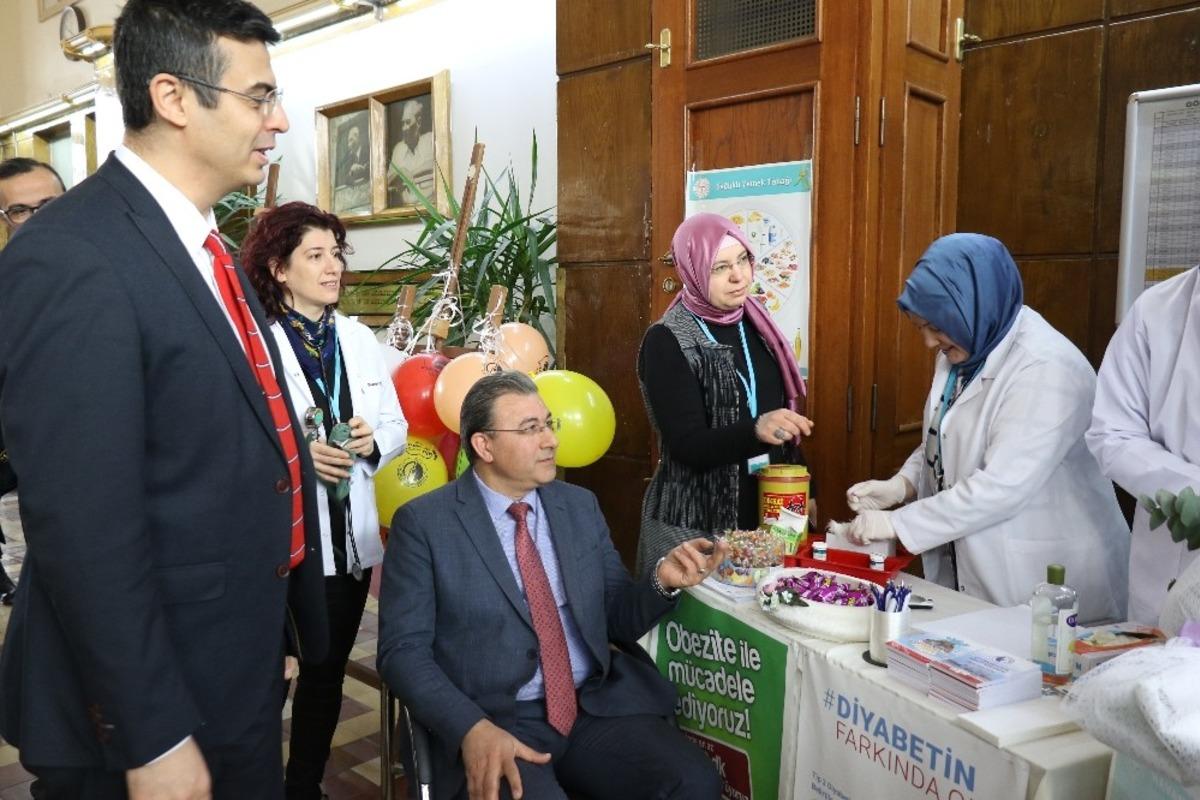 Afyonkarahisar Tren Garı&rsquo;nda yolcuların kan şekeri &ouml;l&ccedil;&uuml;ld&uuml;