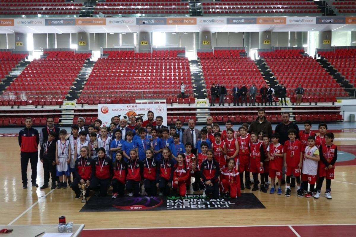 Okullar arası K&uuml;&ccedil;&uuml;kler Basketbol İl Birinciliği m&uuml;sabakaları tamamlandı