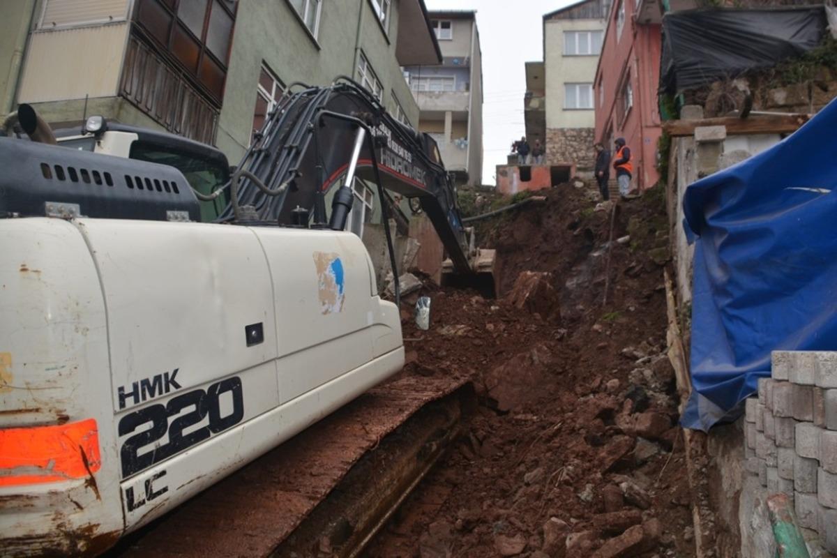 Vatandaşların 2 yıllık istinat duvarı sorunu &ccedil;&ouml;z&uuml;l&uuml;yor